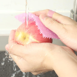 1 brosse à légumes flexible en silicone avec poignée